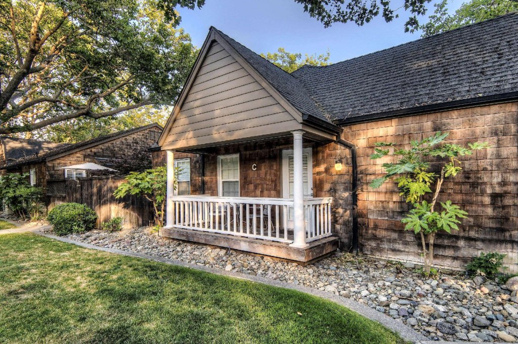 Фото Aggie Inn, Ascend Hotel Collection