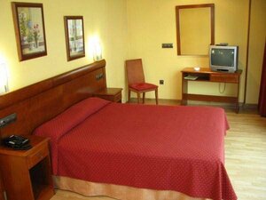 Hotel Cruz de la Victoria (Comunidad Autónoma de Extremadura, Badajoz, N-502), hotel