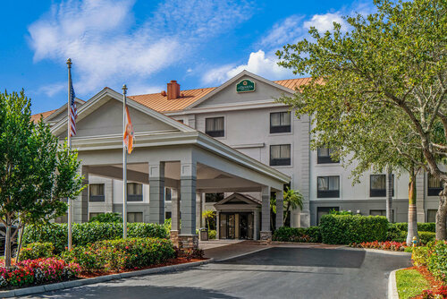 Гостиница La Quinta Inn & Suites by Wyndham Bonita Springs Naples N. в Бонита Спрингс