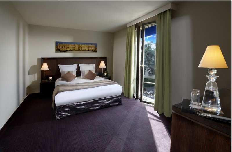Фото Hôtel Le Versailles