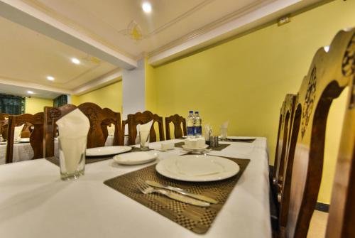 Фото The Residency Hotel