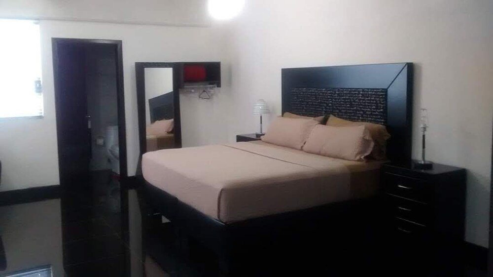 Фото Premier Hotel Suites