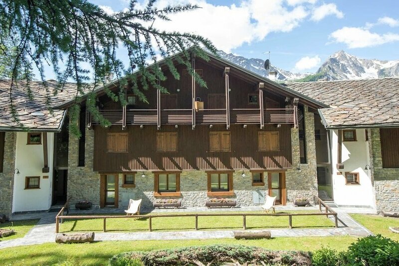 Апартаменты Altido Charming Style Flat Courmayeur Plangorret