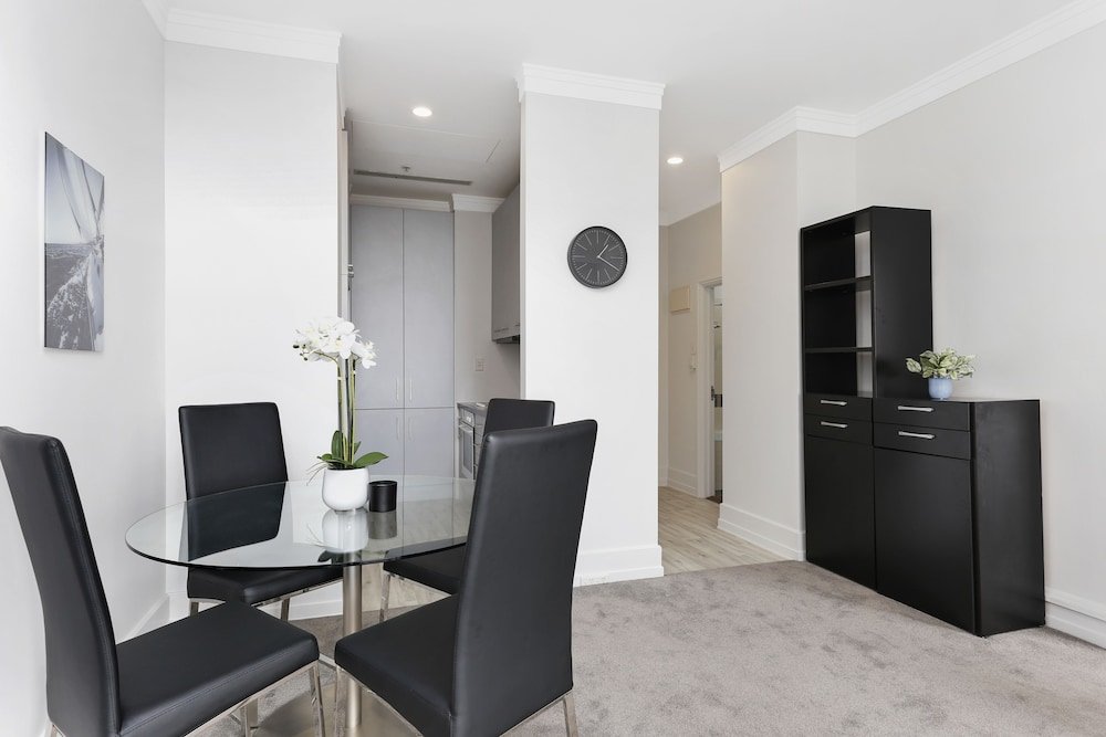 Фото Renovated Apt with huge deck & car park - by Urban Butler