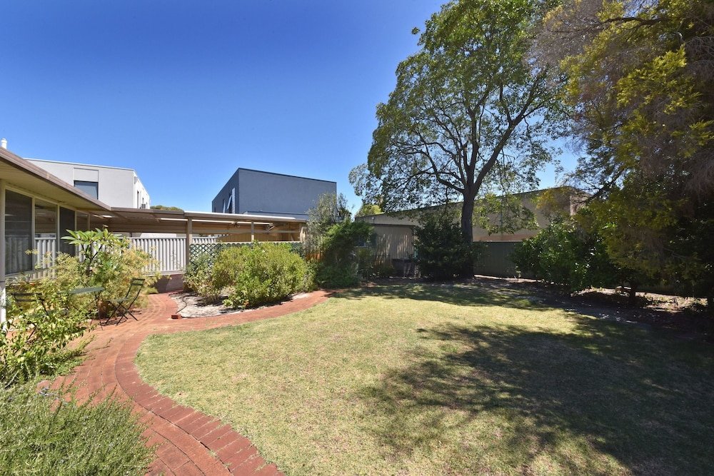 Фото Comfy Home Close to Airport & City 2280