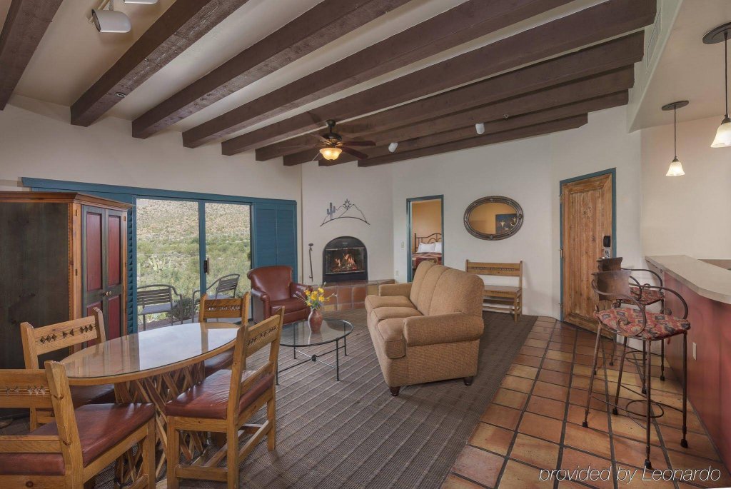 Фото Starr Pass Golf Suites