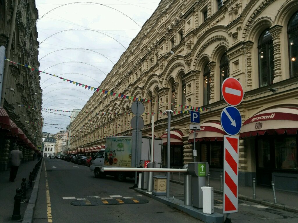 Автомобильная парковка Парковка ГУМ, Москва, фото