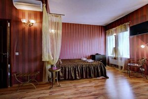 У Политехнической