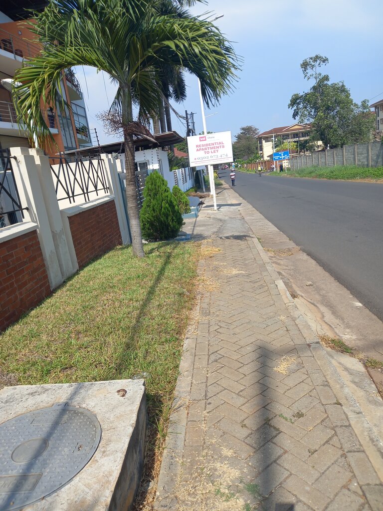 Perfume and cosmetics shop Broll Ghana, Accra, photo