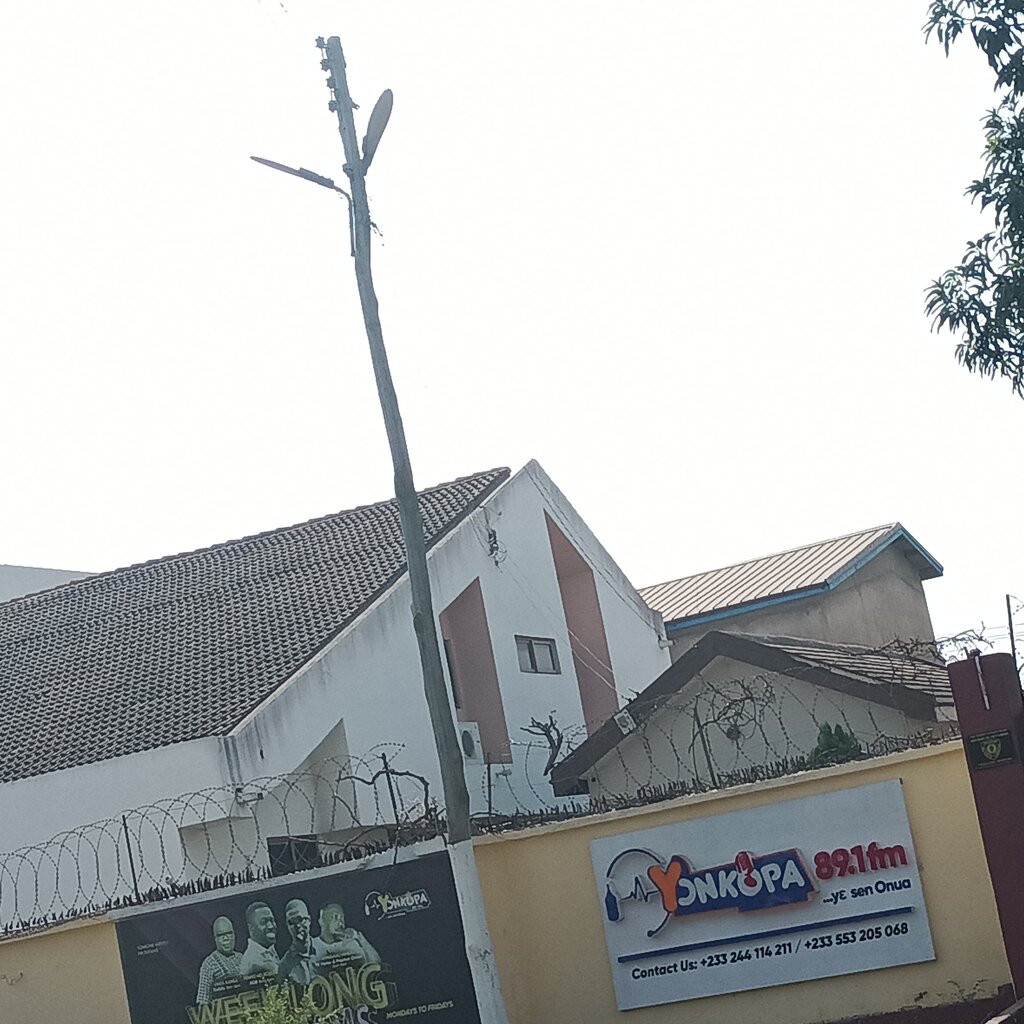 Radio station Yonkopa 89.1FM, Accra, photo
