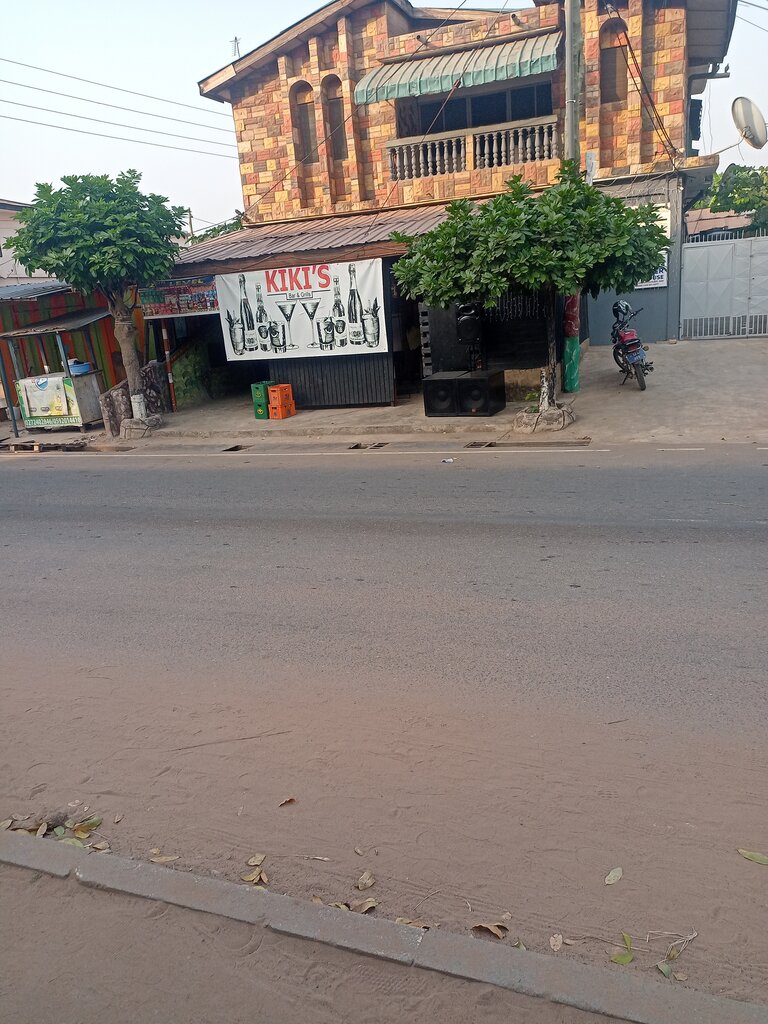 Soft drinks bar Kiki's bar & grill, Accra, photo