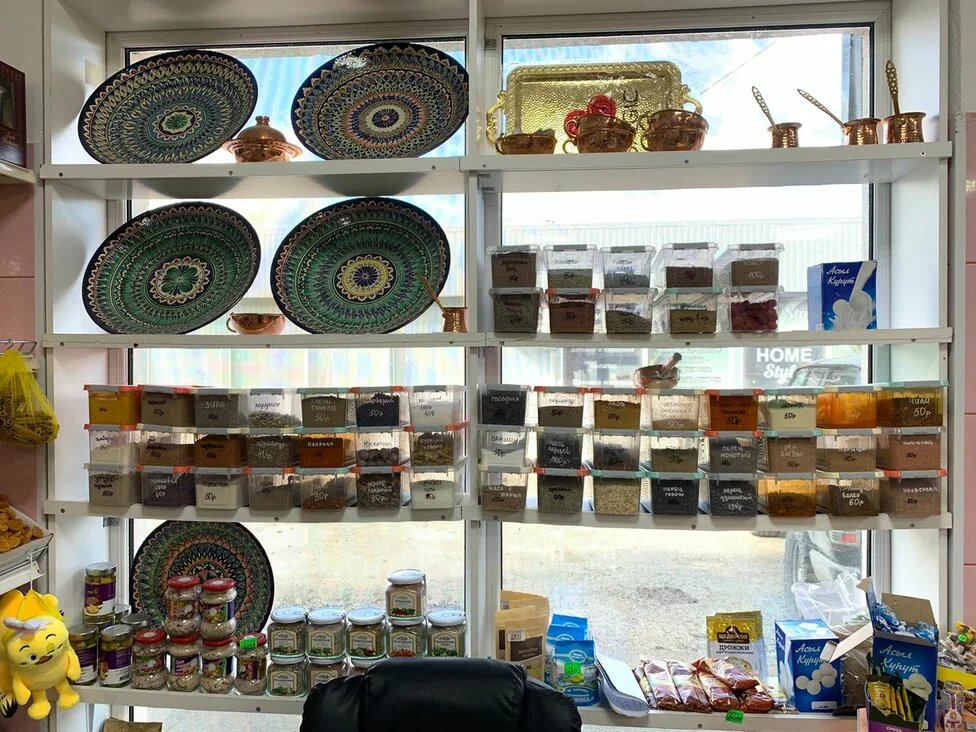 Nuts, snacks, dried fruits Ajwa, Bahchisaraj, photo