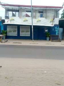 Terrasse du contair chez omacka (Brazzaville, Commune de Ouenzé, Avenue Monseigneur Benoit Ngatsongo), bar, pub