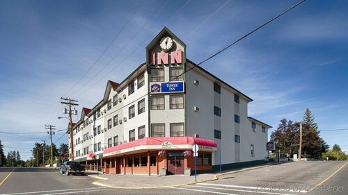 Гостиница Tower Inn and Suites в Квенеле