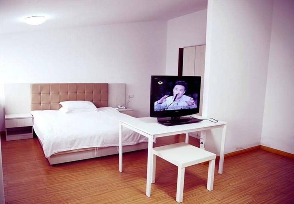 Фото East Station International Youth Hostel