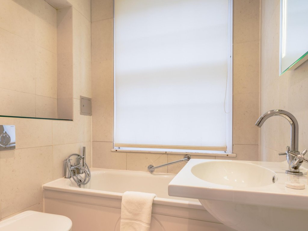 Фото Tophams Hotel