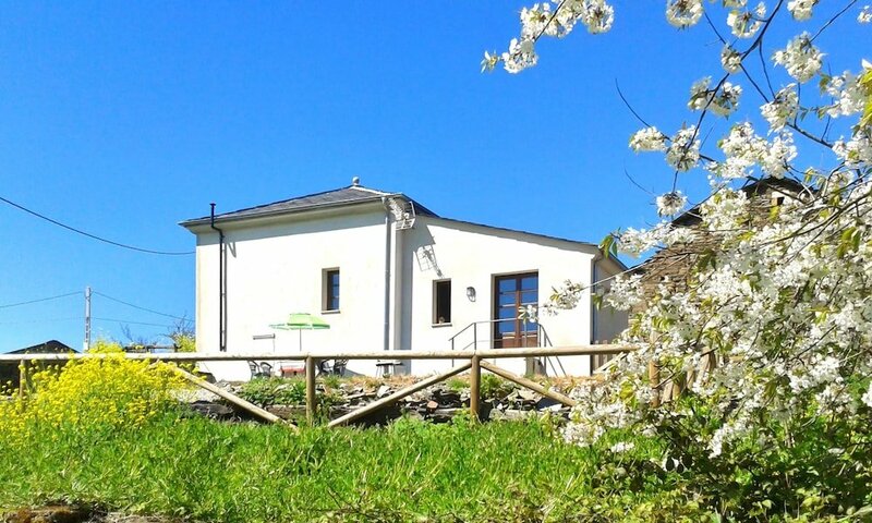 Гостиница House With 2 Bedrooms in Grandas de Salime, With Wonderful Mountain View, Furnished Garden and Wifi