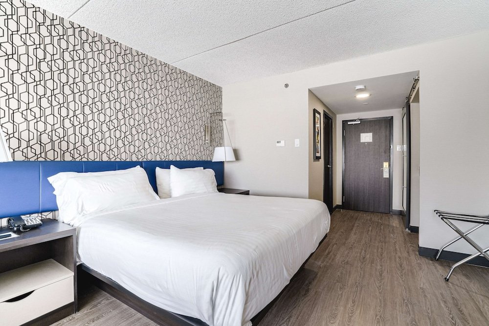 Фото GLō Best Western Mississauga Corporate Centre