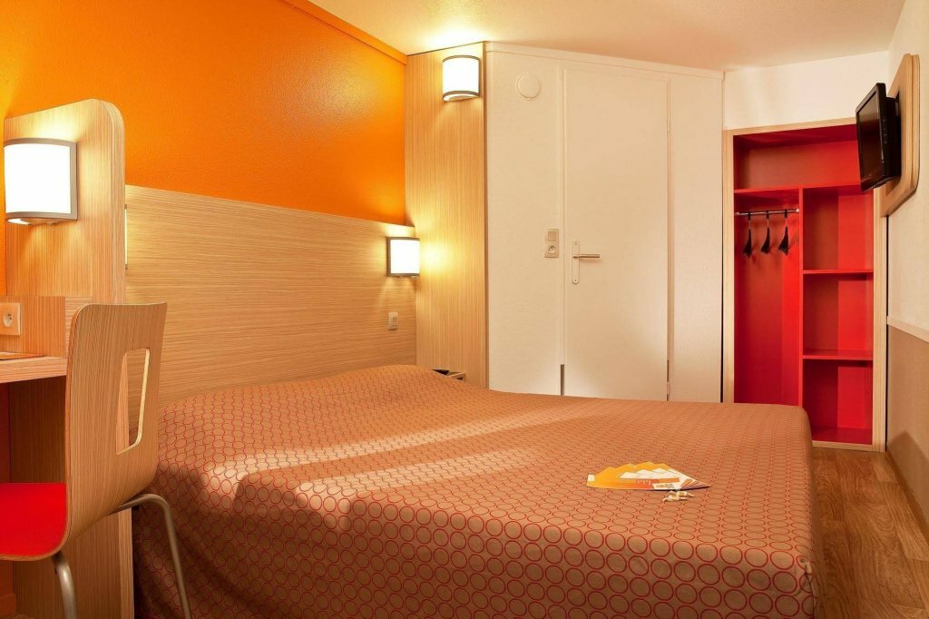 Фото Première Classe Versailles Saint Cyr L'ecole