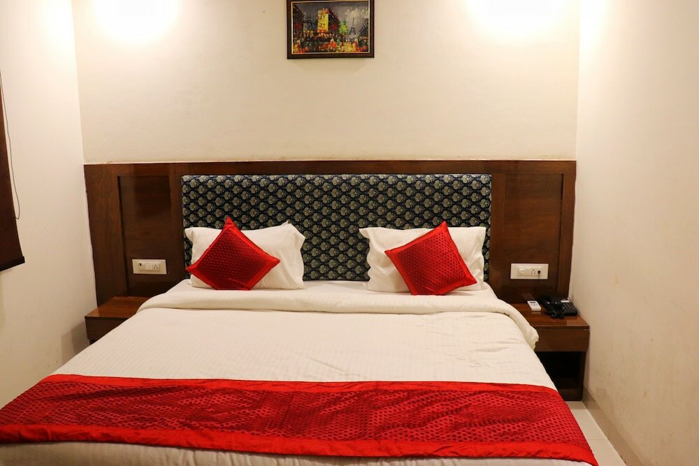 Фото Hotel Emblem Suites