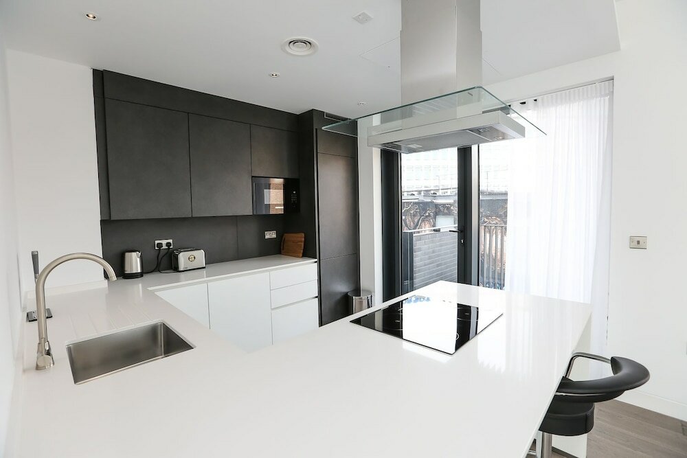 Фото King John Court Apartments