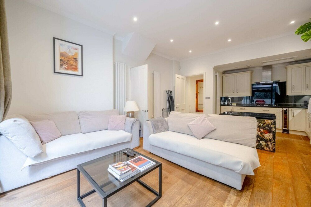 Фото Gorgeous 2bd Flat With Patio - South Kensington!