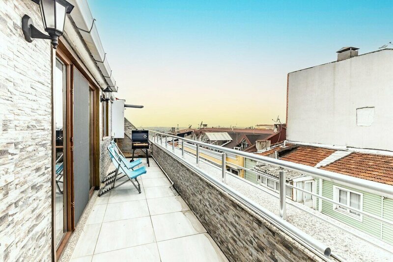 Апартаменты Central and Cozy Flat With Terrace in Sisli в Шишли