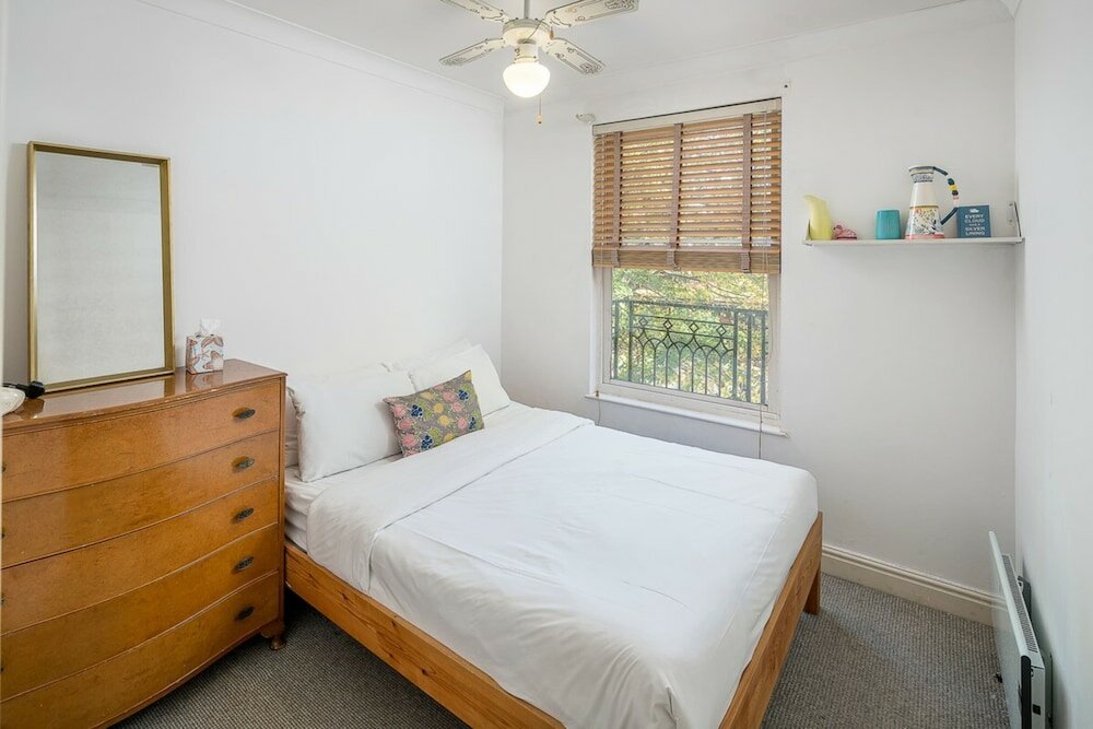 Фото 3 Bed House, Sleeps 8 - Near St Pancras