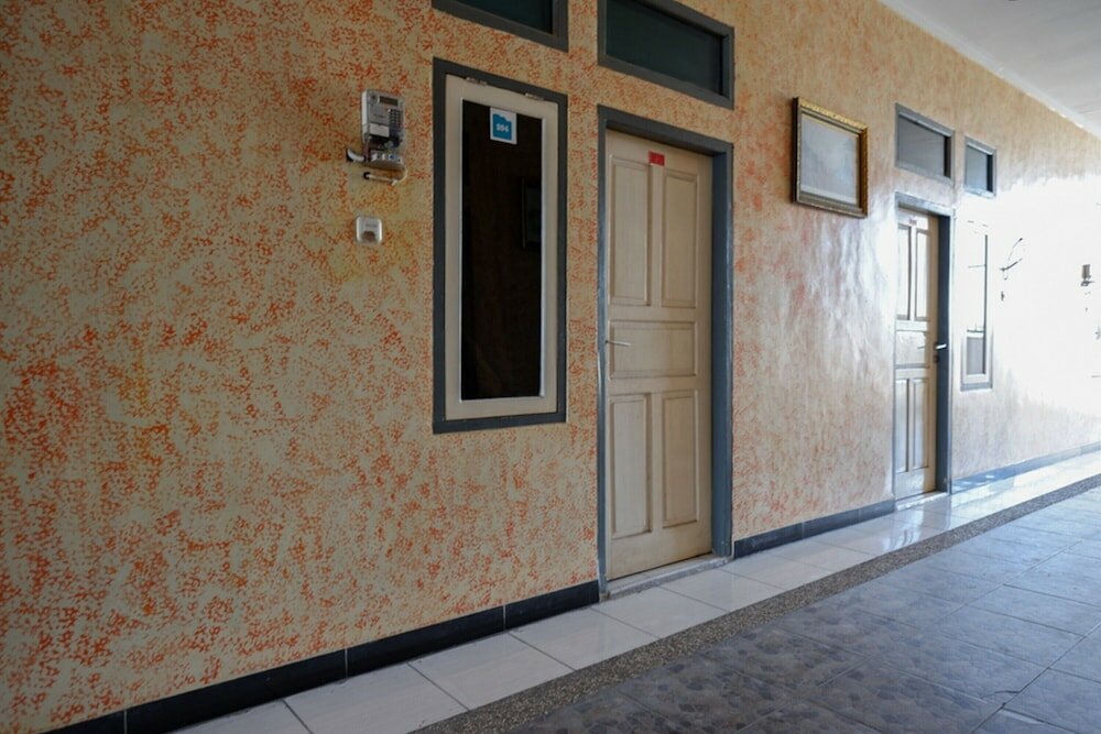 Фото RedDoorz near Gor Wisanggeni