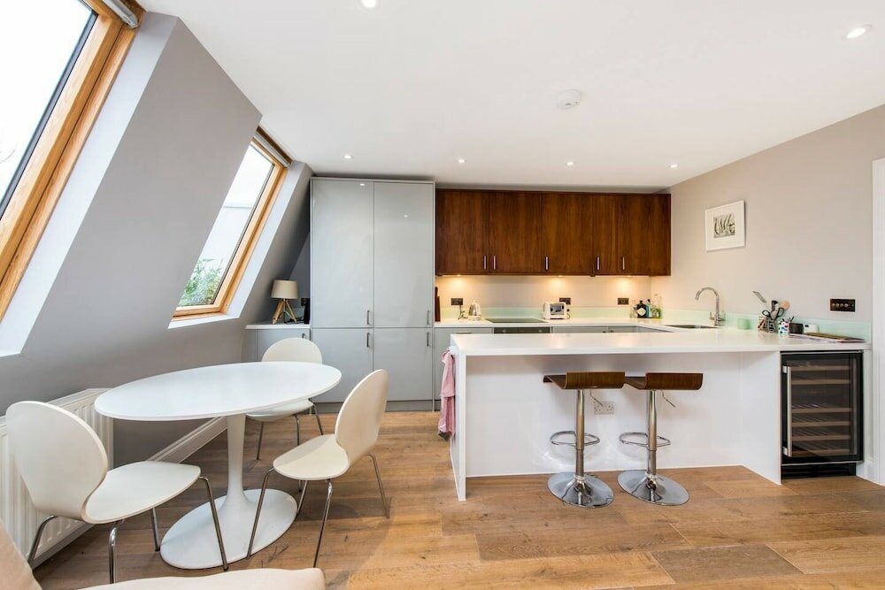 Фото Charming Apartment Close to Notting Hill