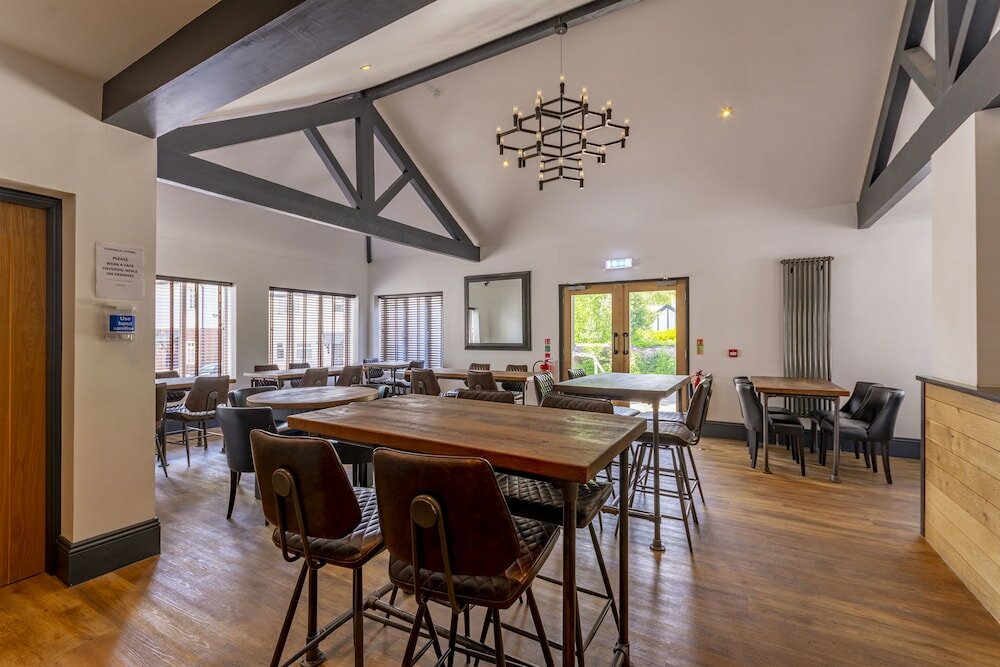 Фото Woodcote Hotel