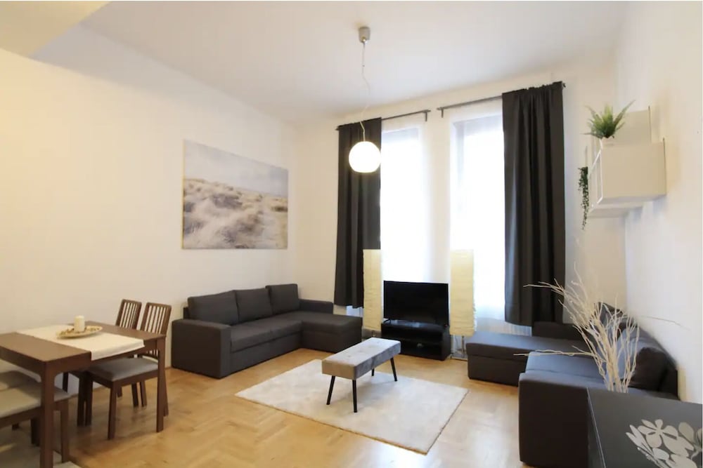 Фото Venus Apartments - Gozsdu Court II