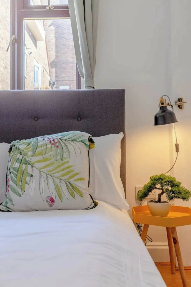 Фото Bright 2 Bedroom House in Kennington