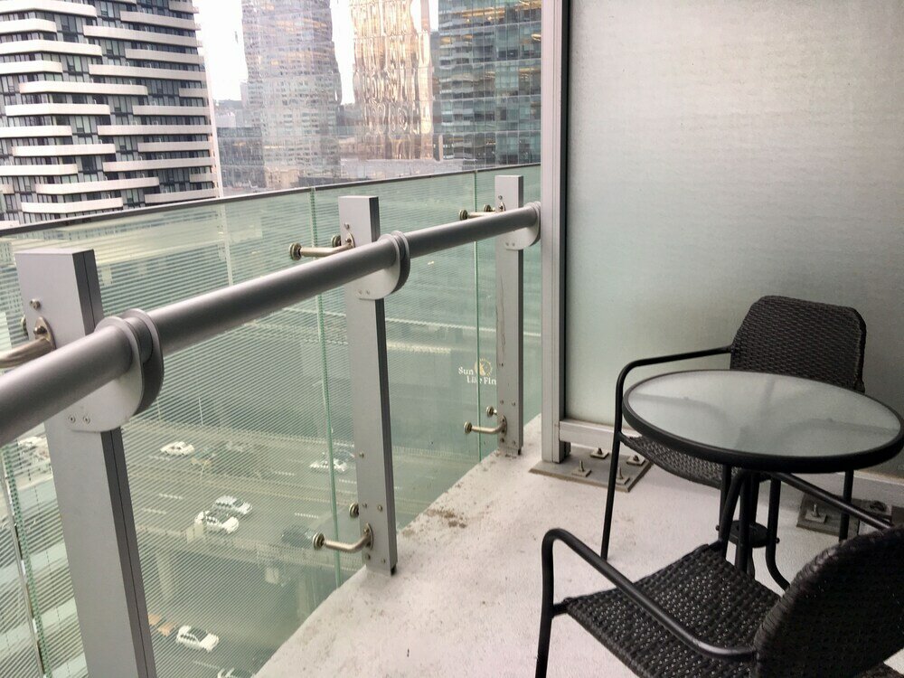 Фото To Stays - York and Lakeshore