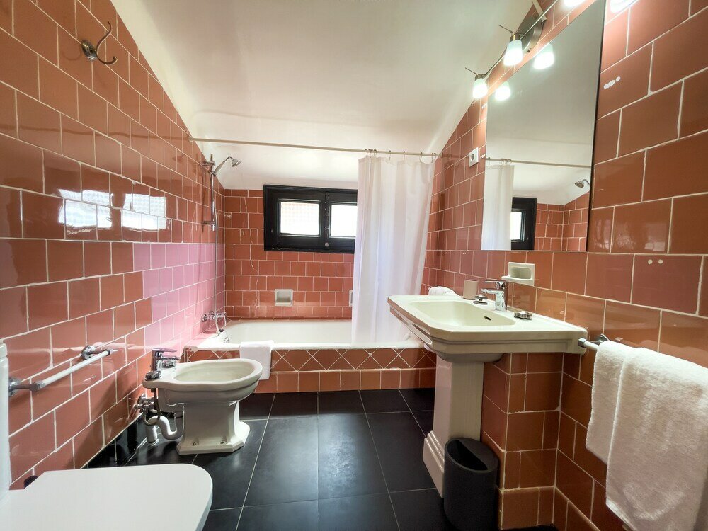 Фото Angelats Hotel