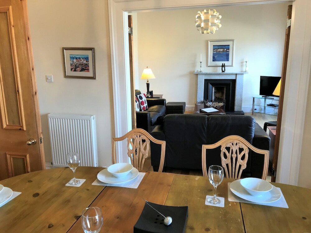 Фото Crown Circus Apartment