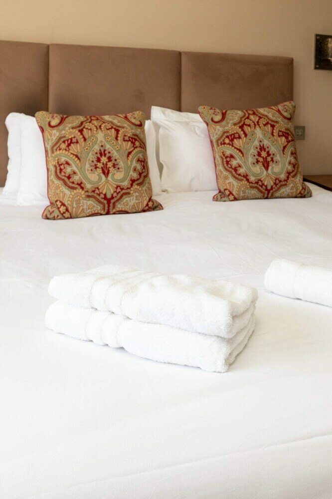 Фото Incredible 5 Bedroom House W/private Garden -wandsworth!