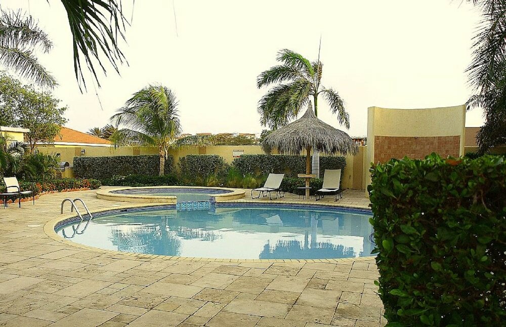 Фото Gold Coast Luxurious and Stylish Condo