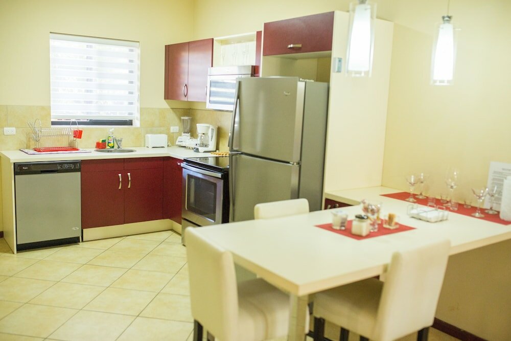 Фото Gold Coast Luxurious and Stylish Condo