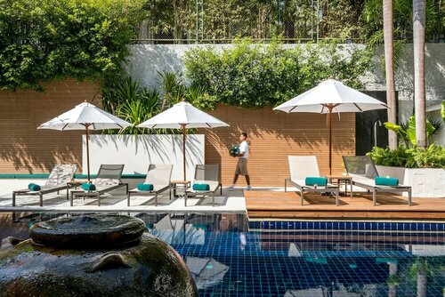 Гостиница Outrigger Surin Beach Resort на пляже Сурин