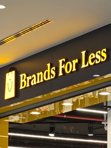Ucuzluk mağazası Brands For Less, Dubai, foto