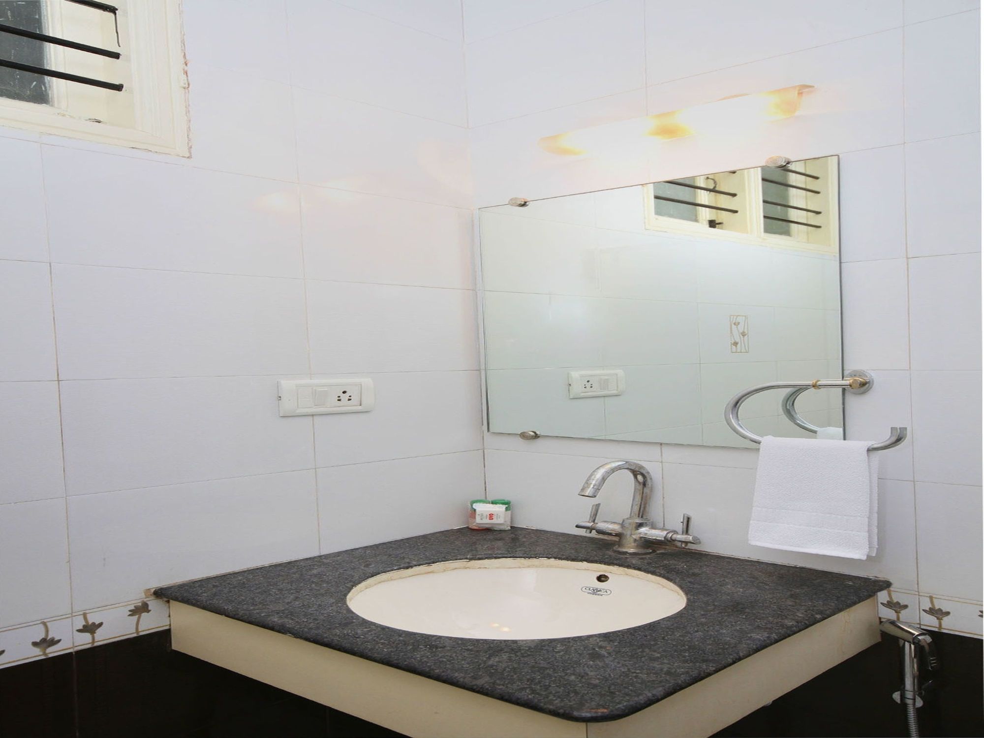 Фото Oyo 8501 Abhimaani Comforts