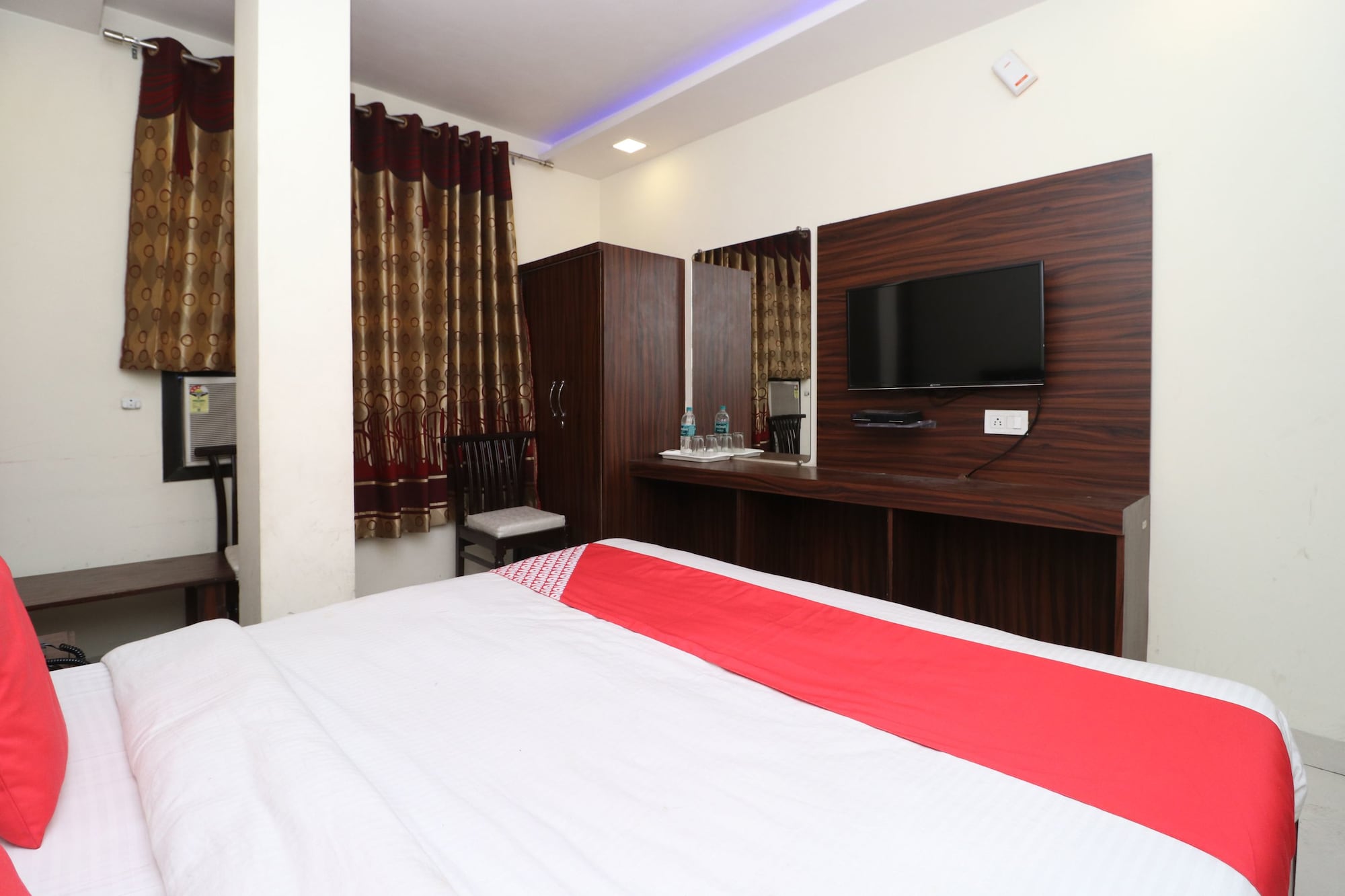Фото Oyo 28646 Hotel Golden Heart