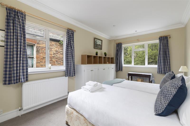 Фото Altido Charming 3 bed house with a rooftop terrace