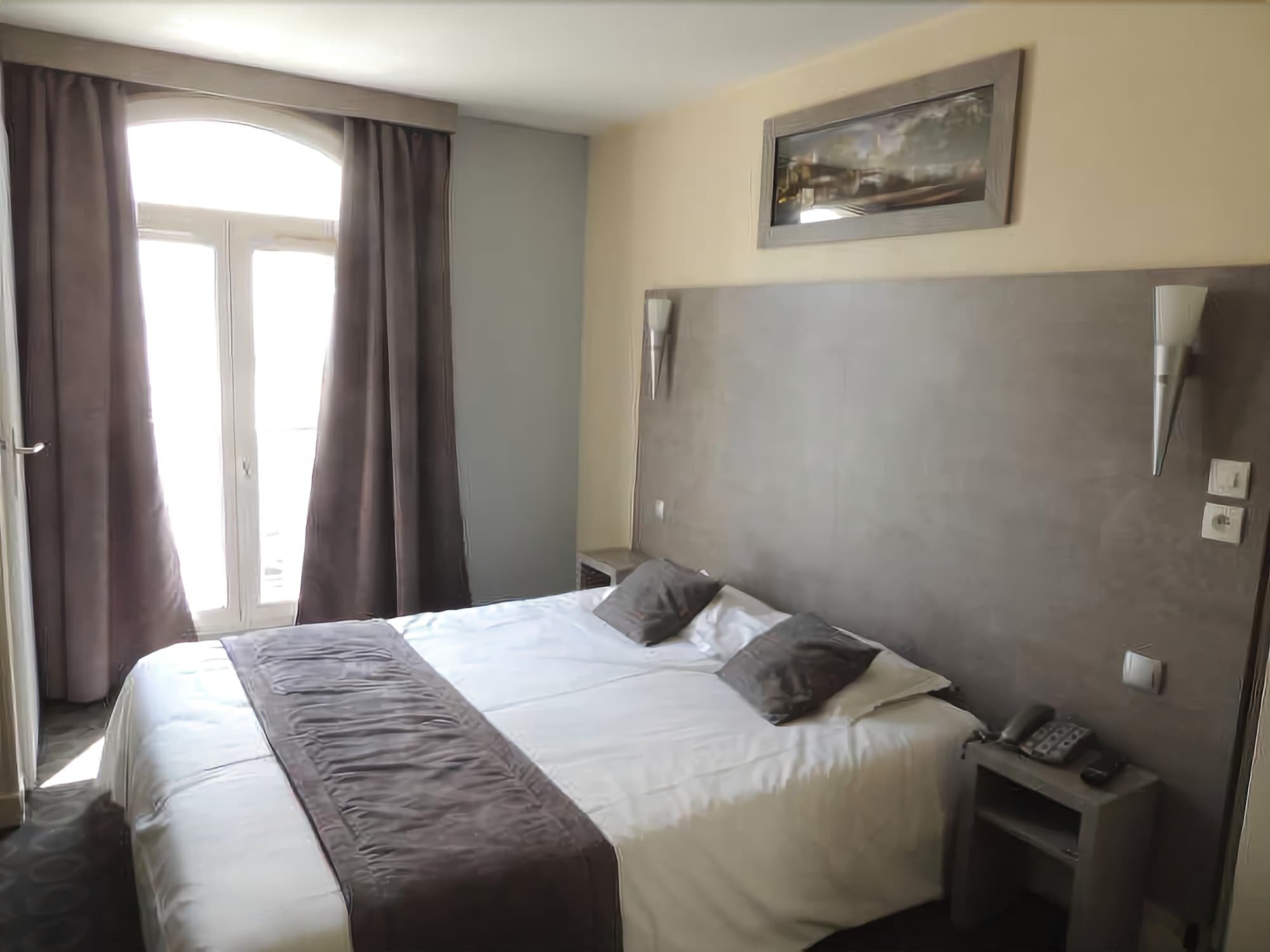 Фото Hôtel Le Home Saint Louis