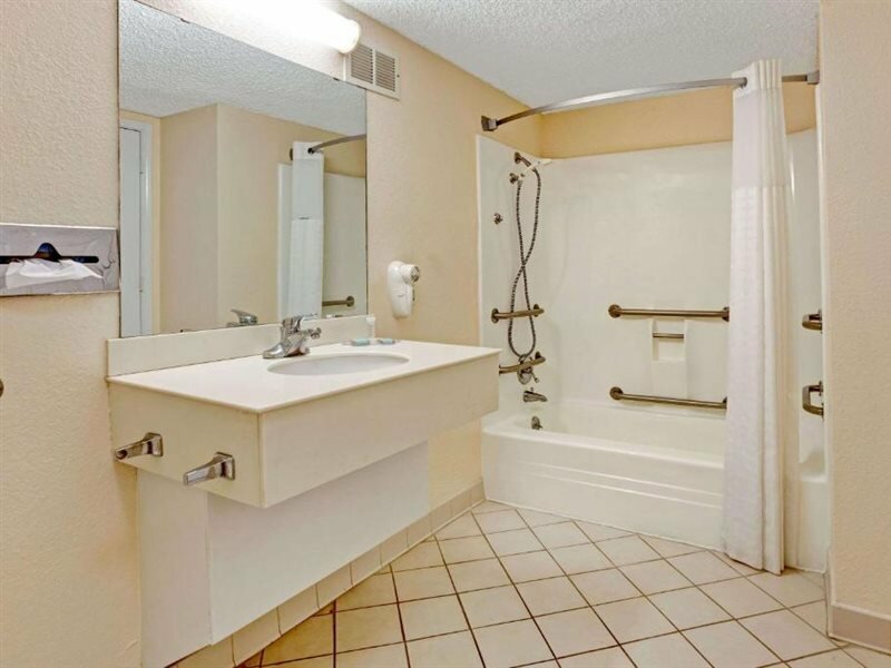 Фото Travelodge by Wyndham North Richland Hills/Dallas/Ft Worth