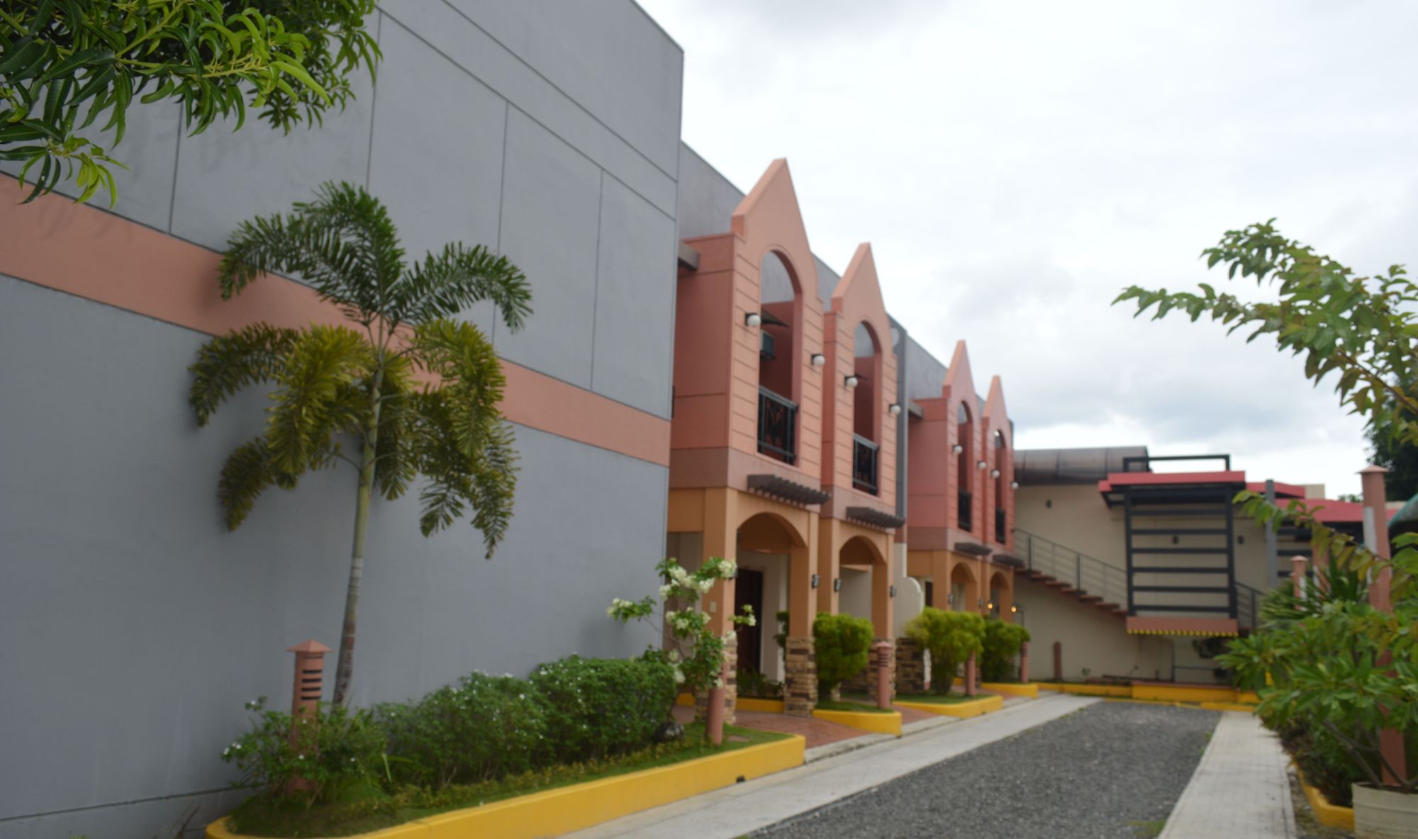 Фото Manora Apartments and Guest House