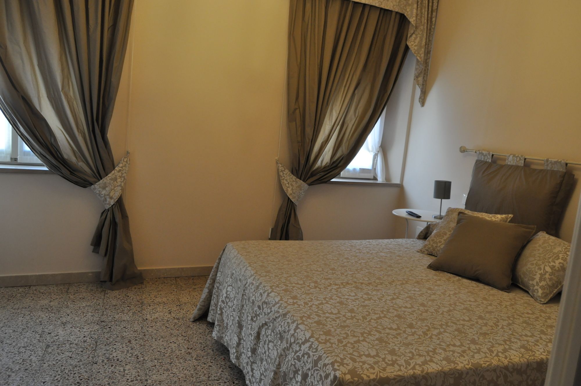 Фото Le Finestre Sul Borgo Rooms