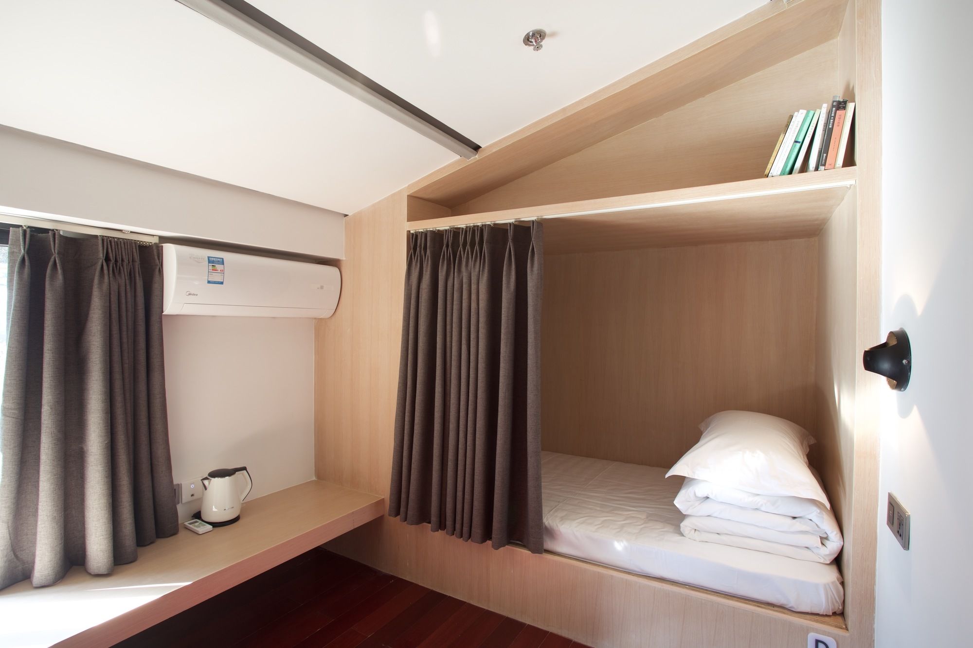 Фото Travelling With Hotel Chengdu Wide and Narrow Alley