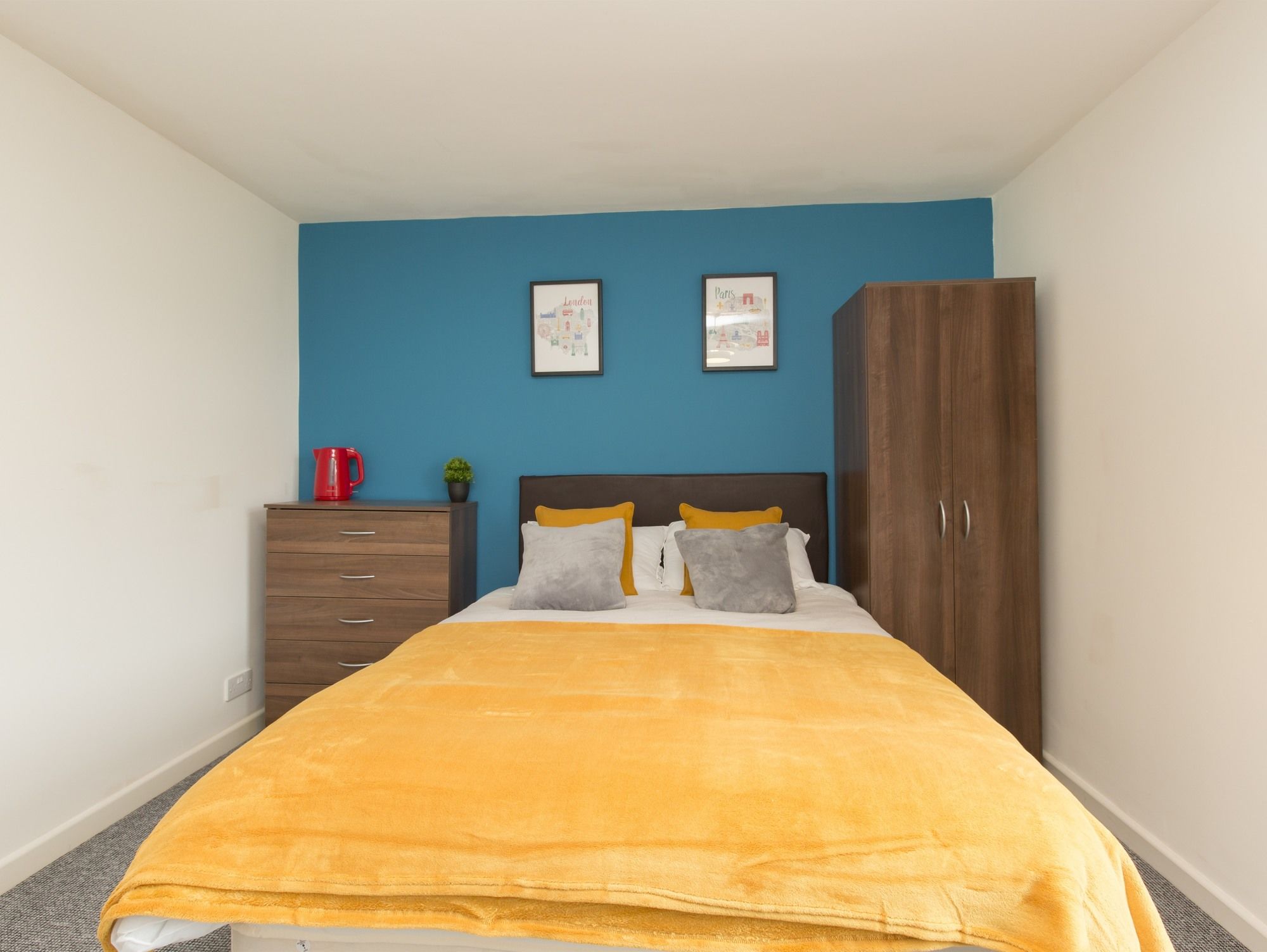 Фото Townhouse Plus @ 166 Edleston Road Crewe